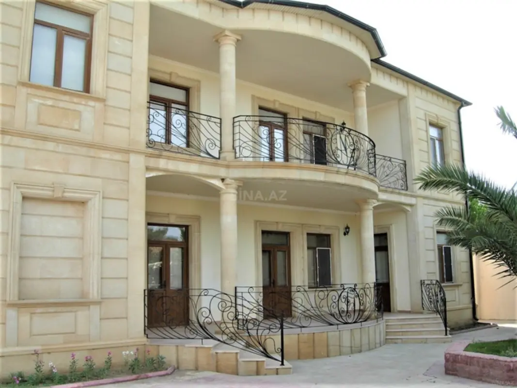 Satılır 5 otaqlı həyət evi 290 m²