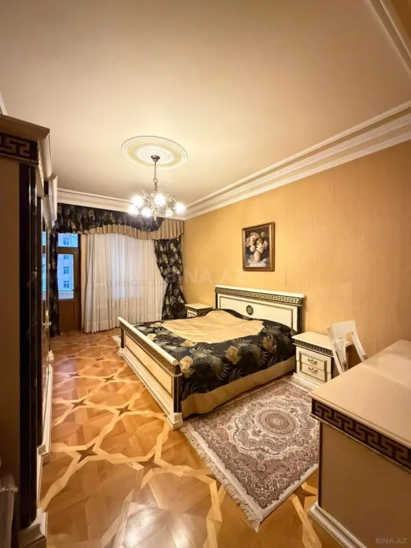 Satılır 6 otaqlı mənzil 250 m²