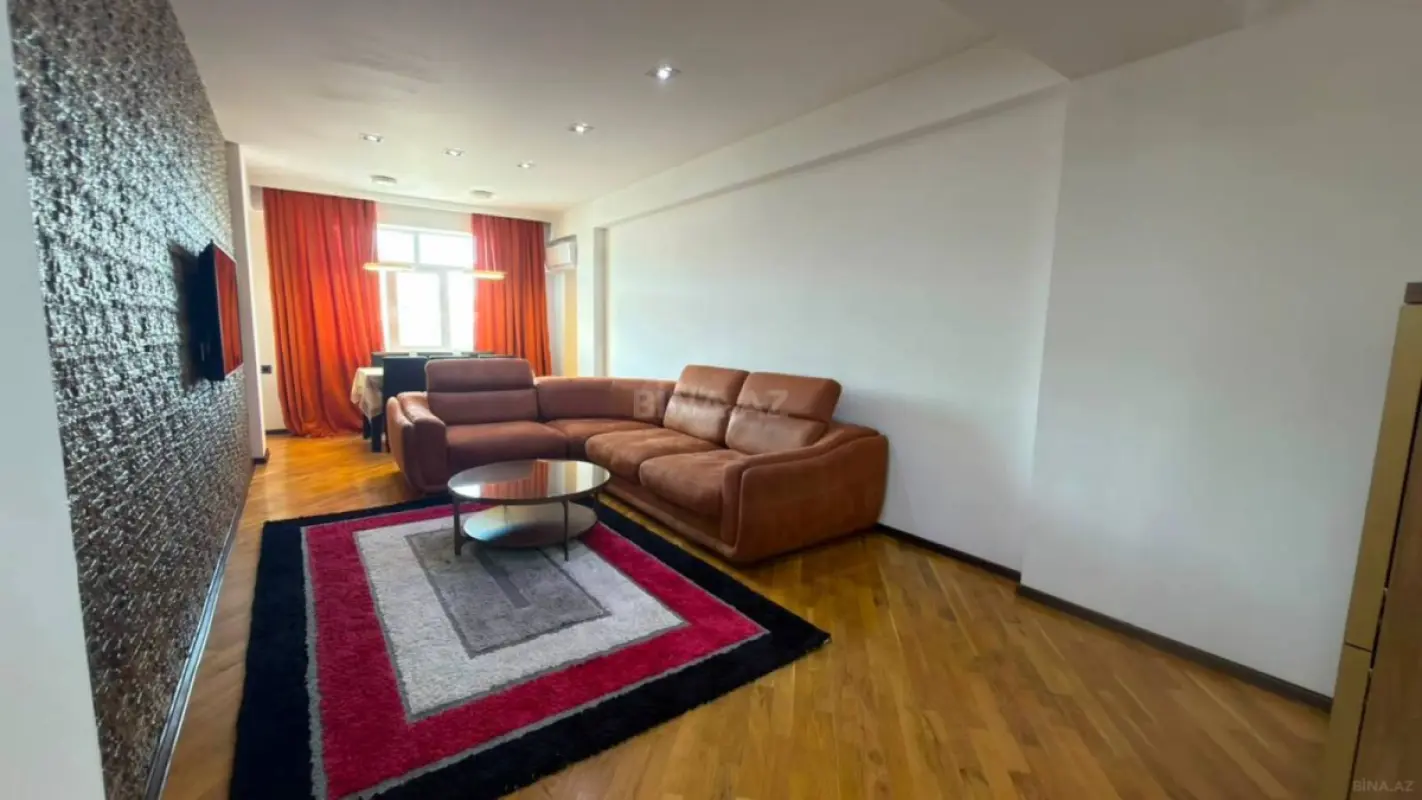 Satılır 3 otaqlı mənzil 125 m²