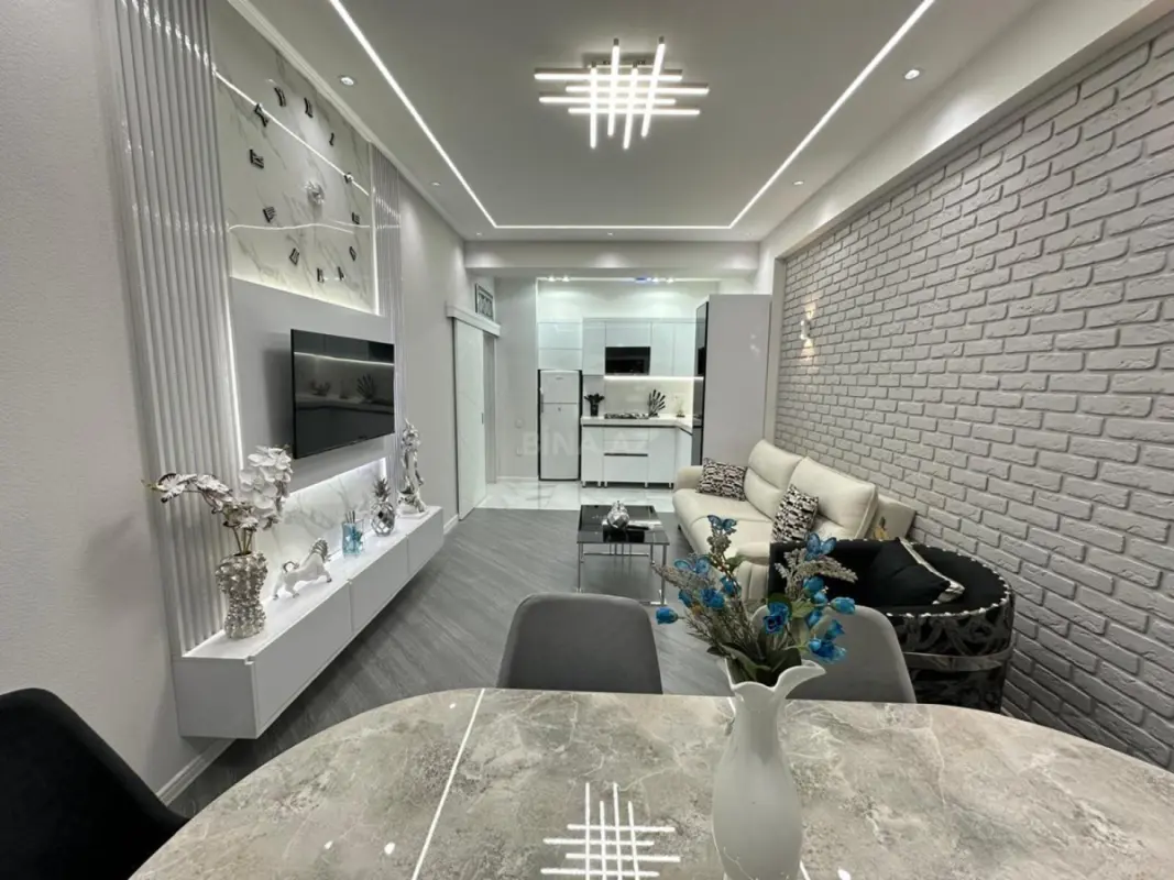 Kirayə verilir 2 otaqlı mənzil 70 m²
