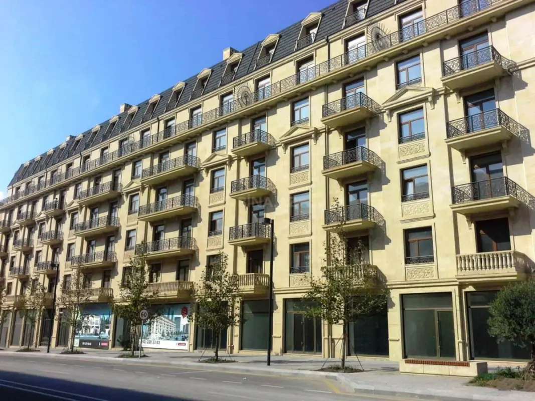 Satılır 4 otaqlı mənzil 176 m²