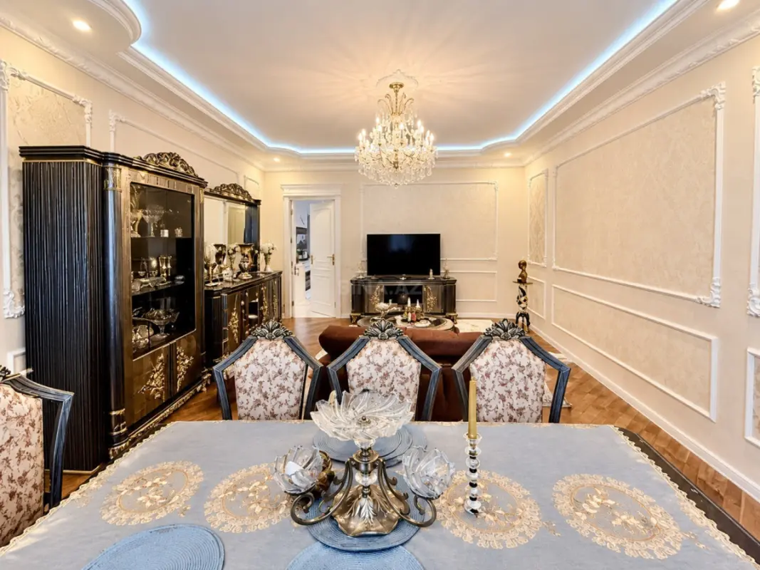 Satılır 5 otaqlı mənzil 156 m²