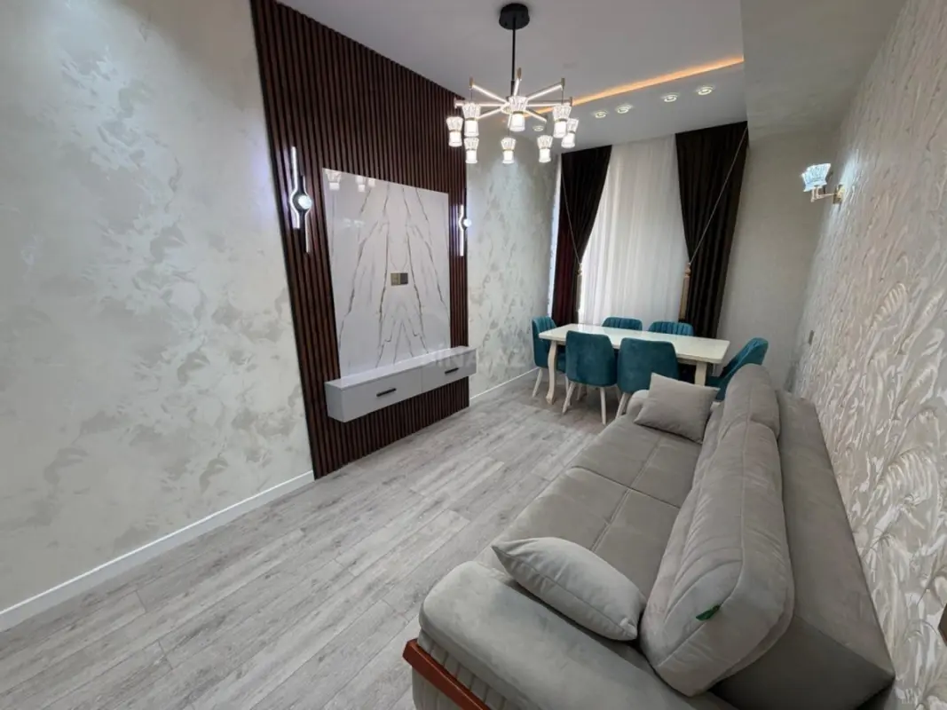 Satılır 2 otaqlı mənzil 88 m²