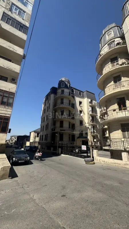 Satılır 2 otaqlı mənzil 78 m²