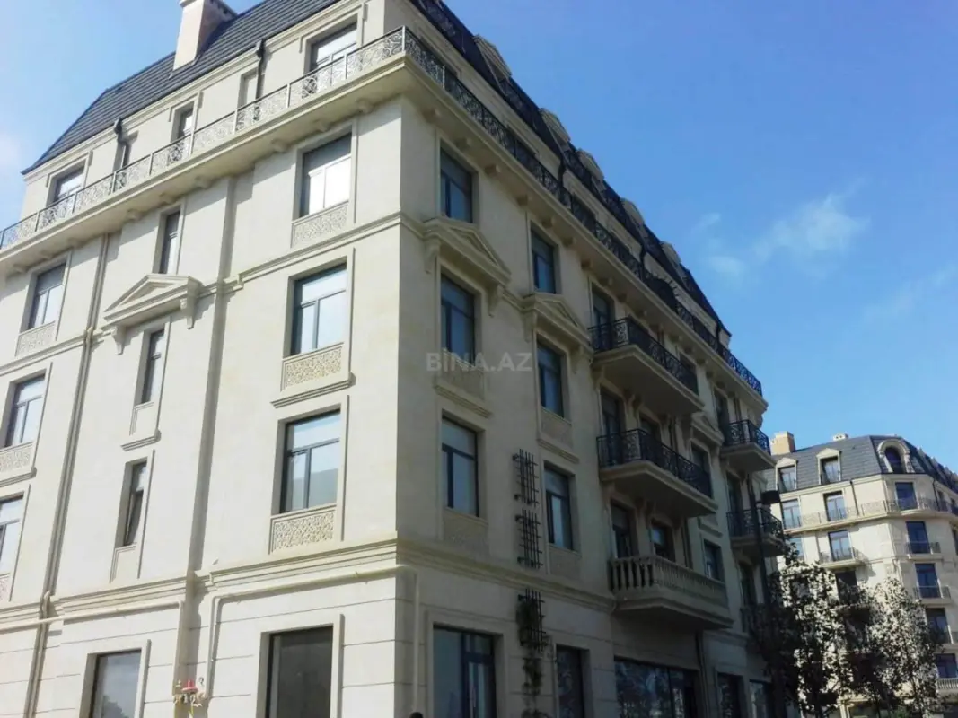 Satılır 4 otaqlı mənzil 231 m²