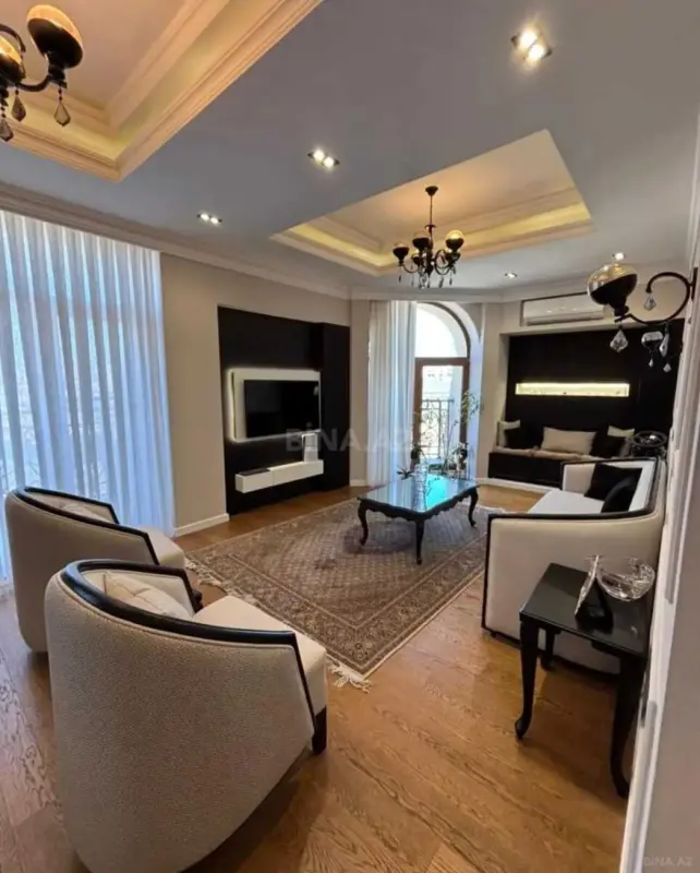 Satılır 3 otaqlı mənzil 126 m²