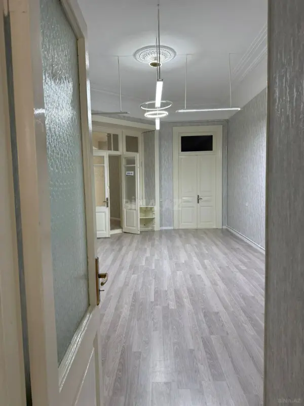 Kirayə verilir 3 otaqlı ofis 140 m²