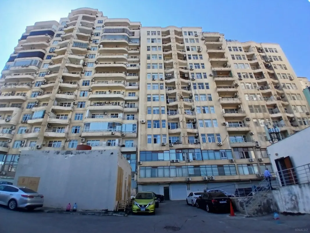 Satılır 3 otaqlı mənzil 167 m²