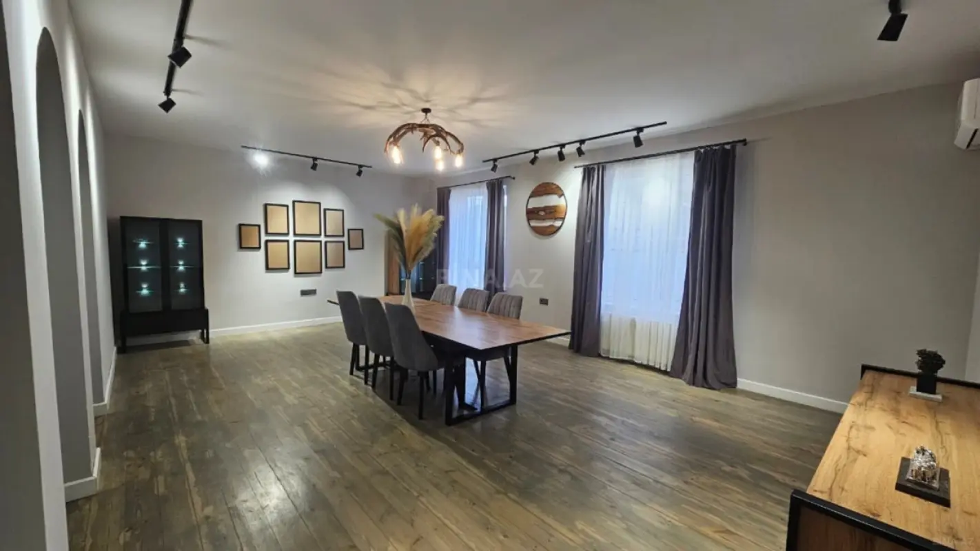 Kirayə verilir 9 otaqlı həyət evi 400 m²