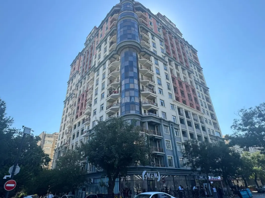 Satılır 4 otaqlı mənzil 285 m²