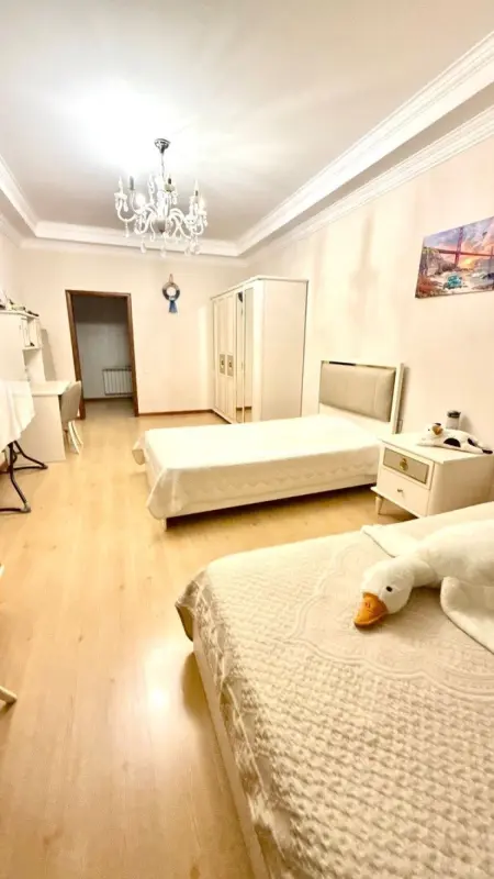 Kirayə verilir 3 otaqlı mənzil 185 m²