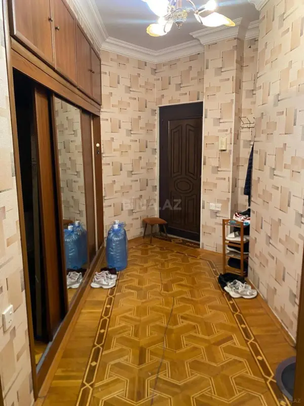 Satılır 4 otaqlı mənzil 110 m²