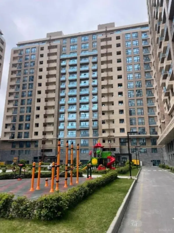 Satılır 4 otaqlı mənzil 160 m²