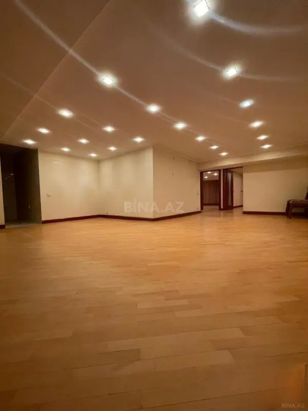 Kirayə verilir 3 otaqlı mənzil 160 m²