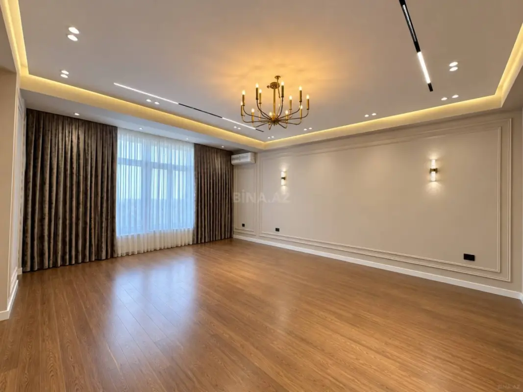Satılır 4 otaqlı mənzil 176 m²