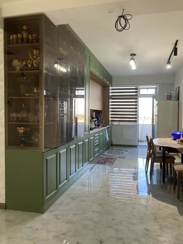 Satılır 3 otaqlı mənzil 131 m²