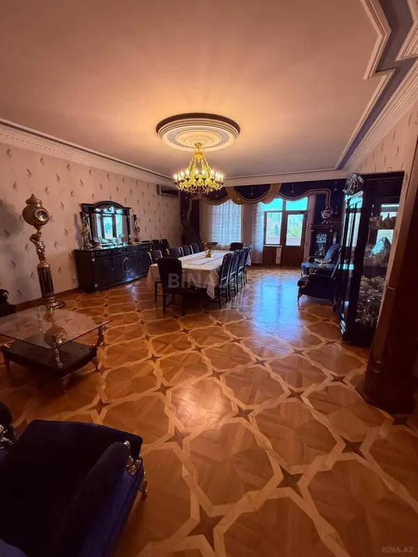 Satılır 5 otaqlı mənzil 217 m²