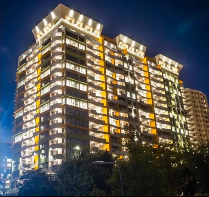 Satılır 4 otaqlı mənzil 248 m²