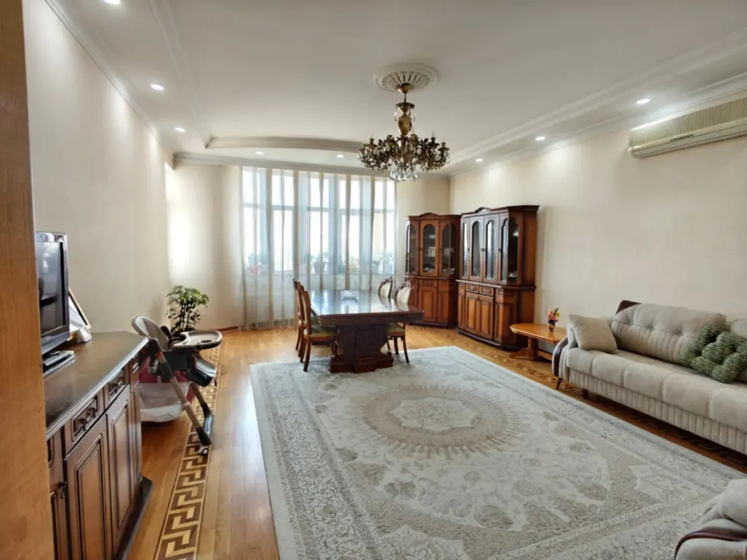 Satılır 3 otaqlı mənzil 140 m²