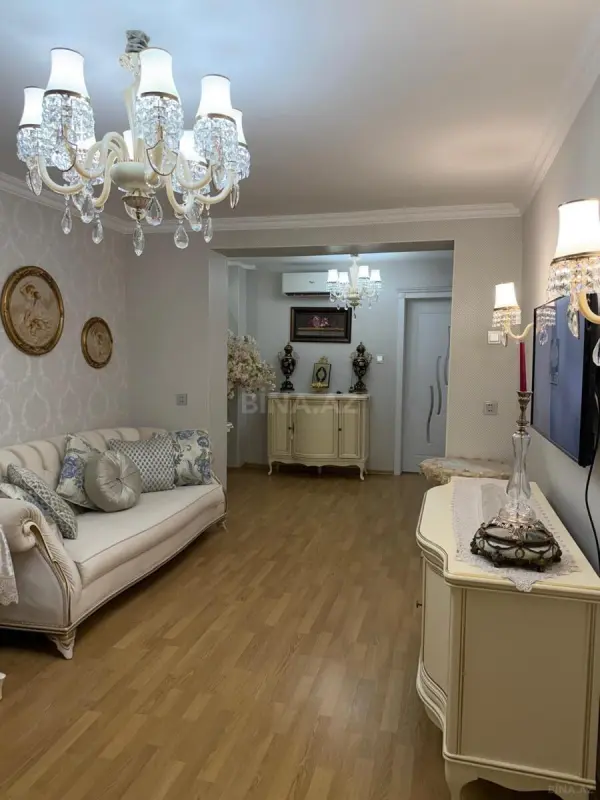 Satılır 5 otaqlı mənzil 125 m²