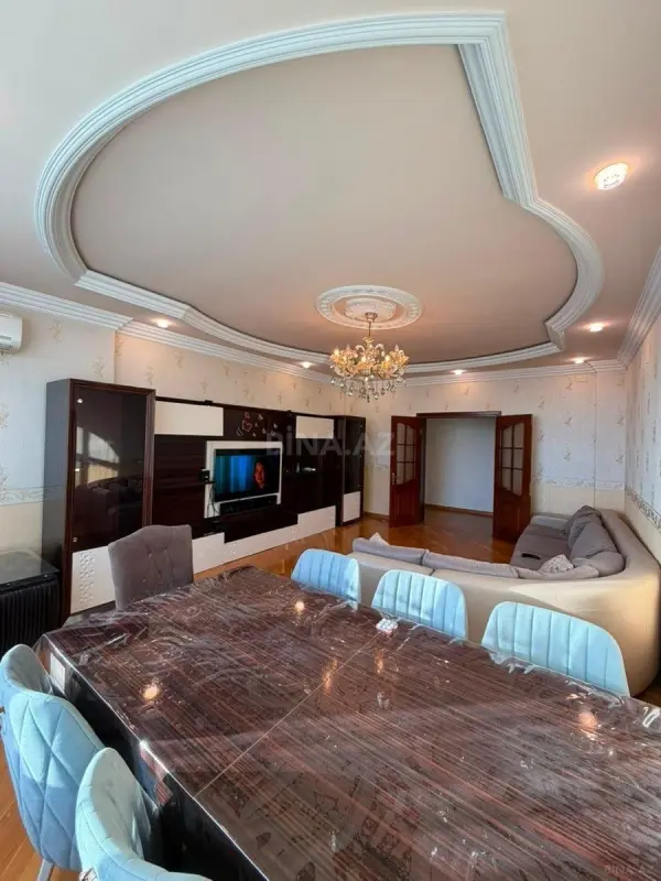 Satılır 3 otaqlı mənzil 135 m²