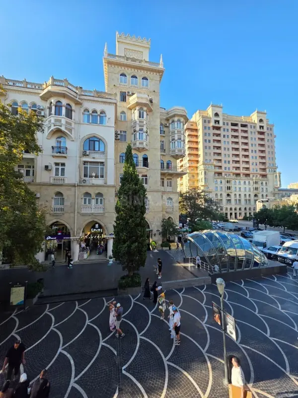 Satılır 4 otaqlı mənzil 110 m²