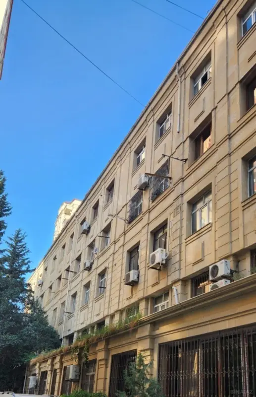 Satılır 5 otaqlı mənzil 150 m²