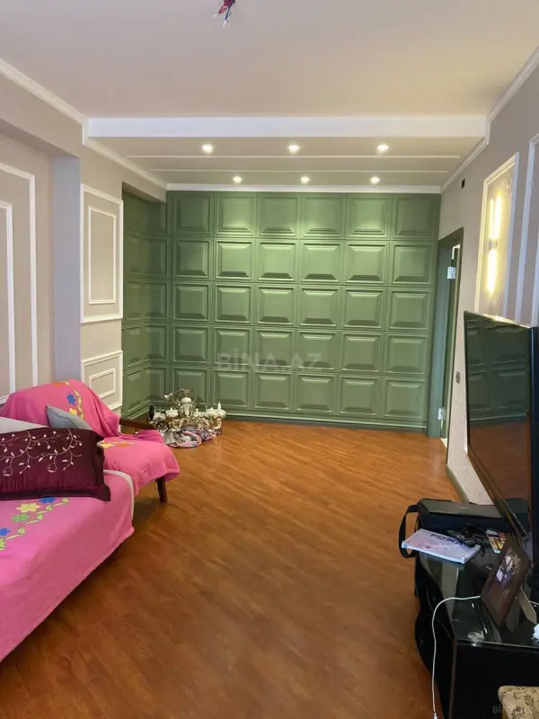 Satılır 3 otaqlı mənzil 131 m²