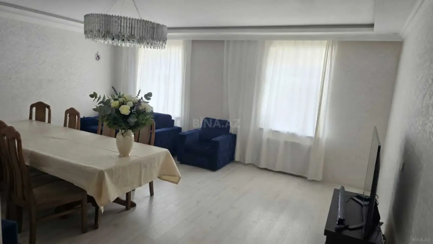Satılır 4 otaqlı həyət evi 240 m²