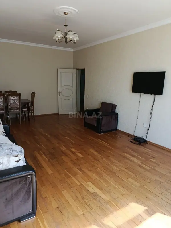 Kirayə verilir 2 otaqlı mənzil 92 m²