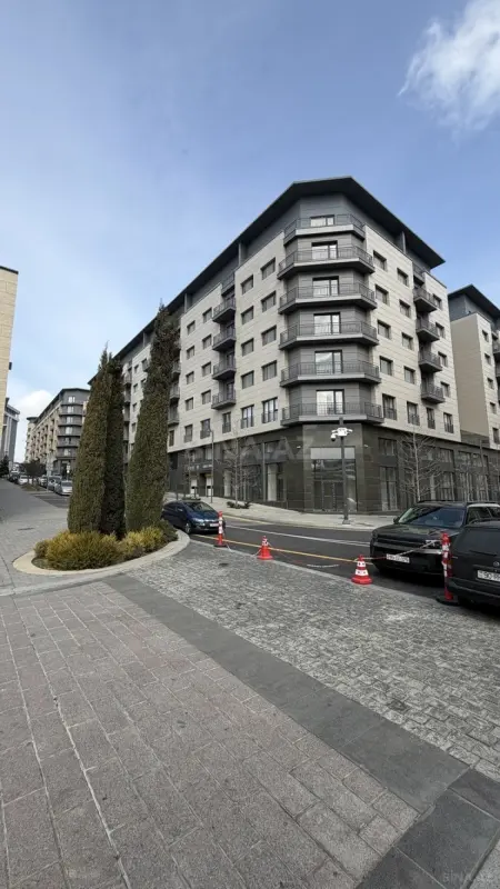 Satılır 4 otaqlı mənzil 176 m²