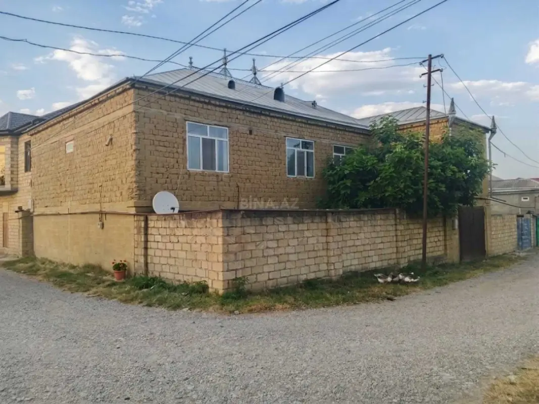 Satılır 10 otaqlı həyət evi 400 m²
