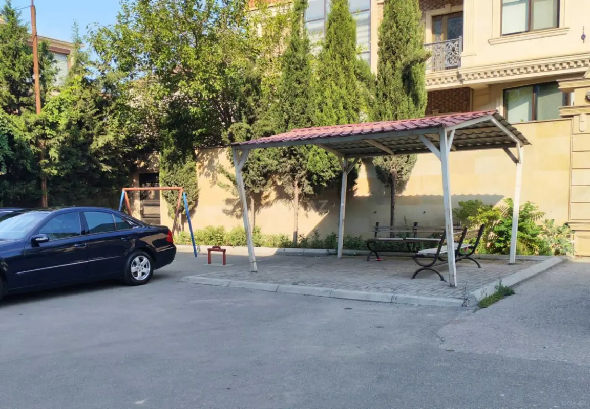 Satılır 4 otaqlı mənzil 95 m²