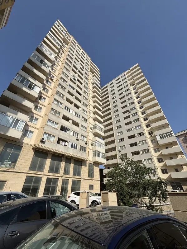 Satılır 3 otaqlı mənzil 132 m²