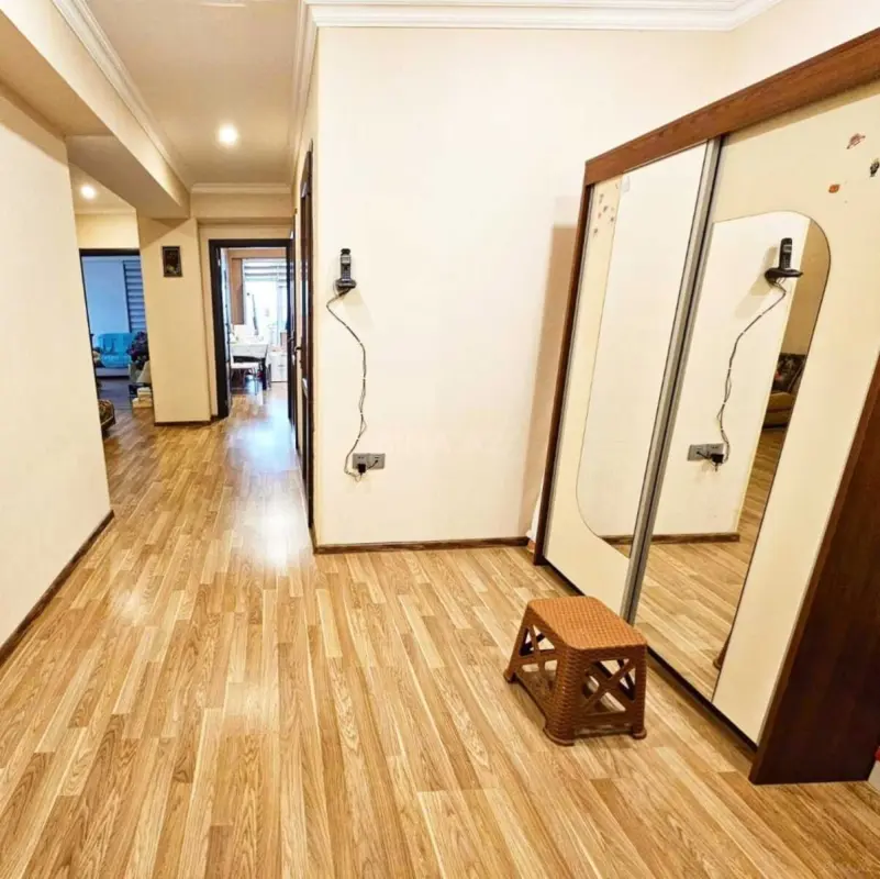 Satılır 3 otaqlı mənzil 127 m²
