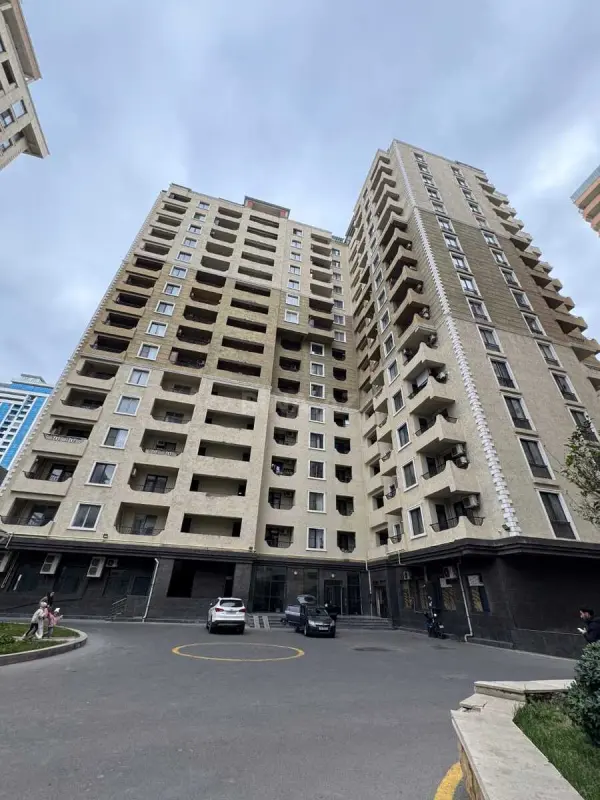 Satılır 2 otaqlı mənzil 97 m²