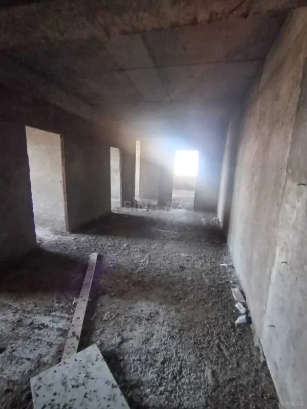 Satılır 4 otaqlı mənzil 178 m²
