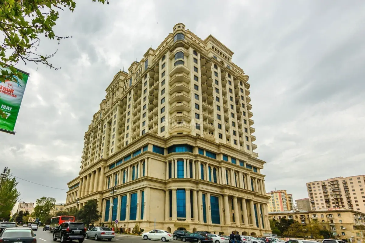Satılır 3 otaqlı mənzil 107 m²