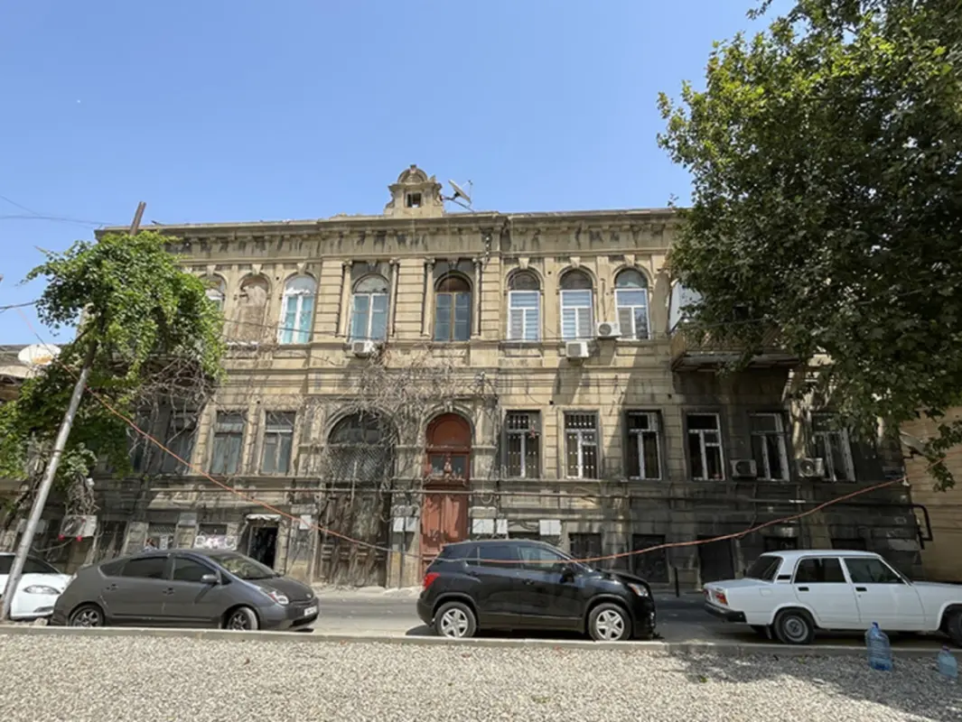 Satılır 4 otaqlı mənzil 90 m²
