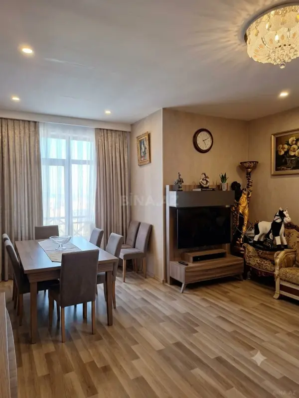 Satılır 3 otaqlı mənzil 123 m²