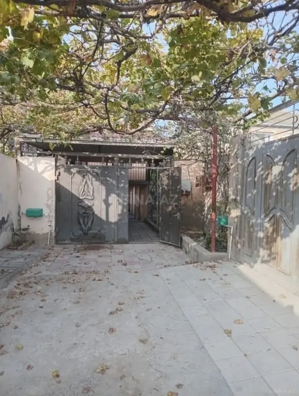 Satılır 10 otaqlı həyət evi 340 m²