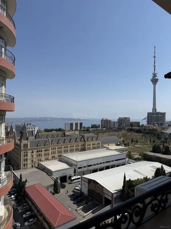 Satılır 4 otaqlı mənzil 200 m²