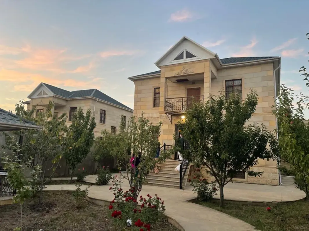 Satılır 6 otaqlı həyət evi 200 m²