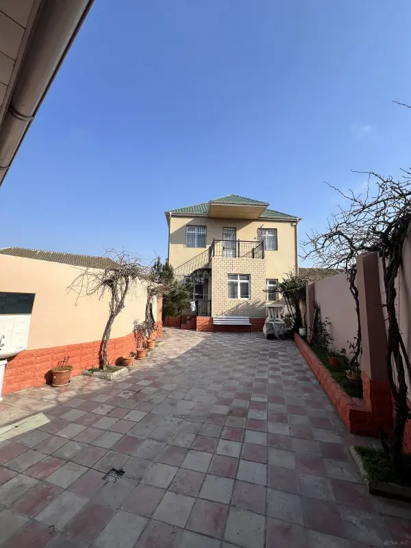 Satılır 7 otaqlı həyət evi 250 m²