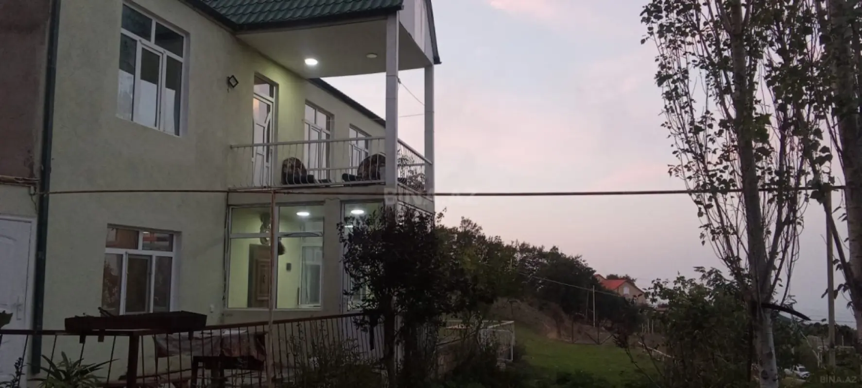 Satılır 5 otaqlı həyət evi 280 m²