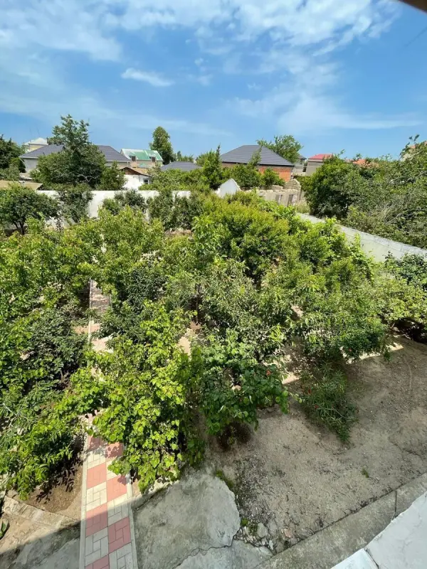 Satılır 6 otaqlı həyət evi 180 m²