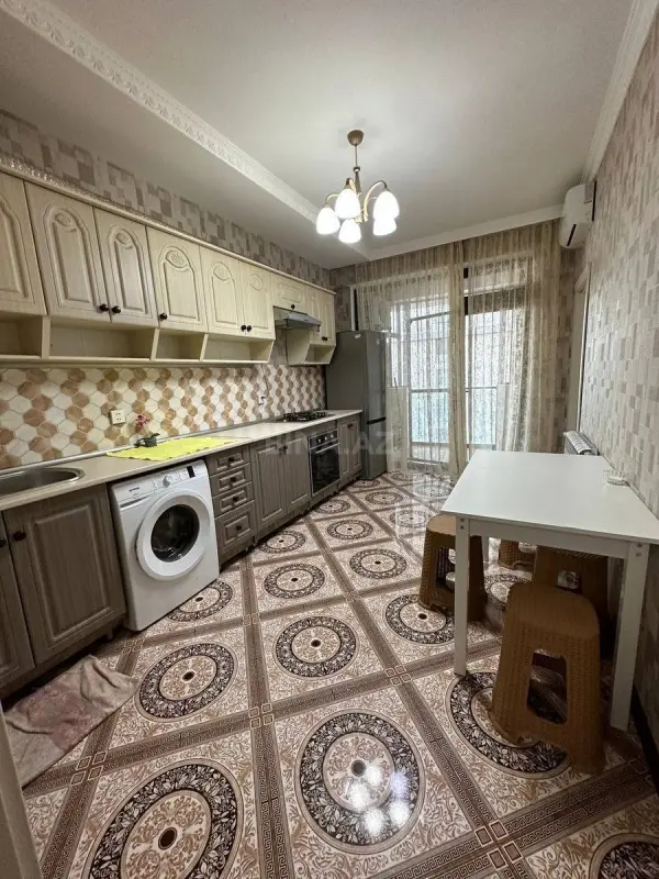Kirayə verilir 2 otaqlı mənzil 90 m²