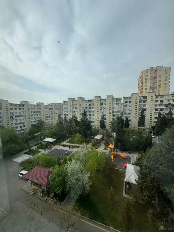 Satılır 4 otaqlı mənzil 100 m²