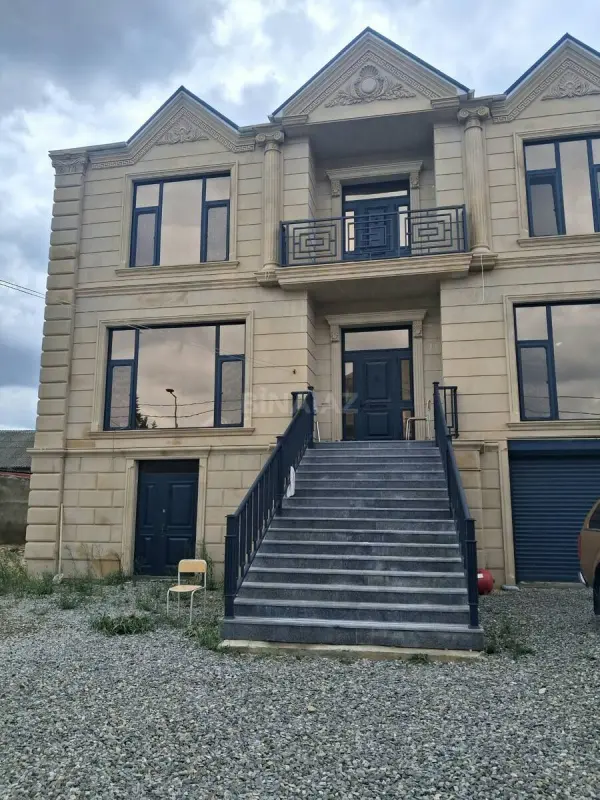 Satılır 6 otaqlı həyət evi 315 m²
