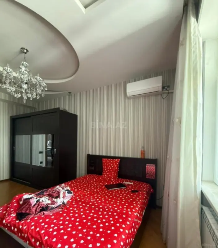 Kirayə verilir 2 otaqlı mənzil 105 m²